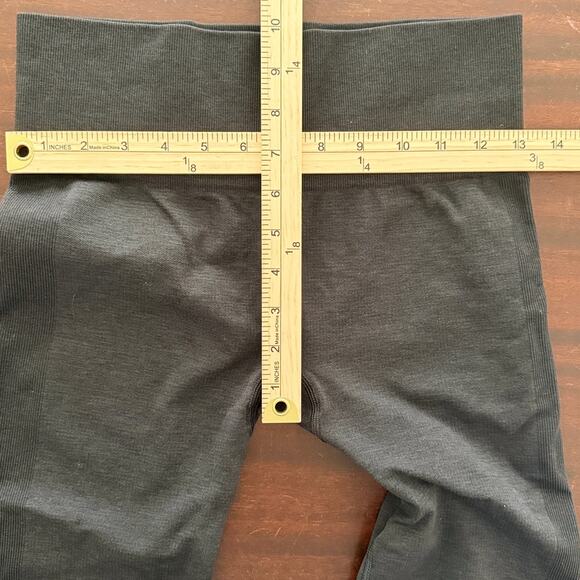 Lululemon | heathered gray Ebb to Street Crop Leggings Pants | size 6 - Picture 4 of 6